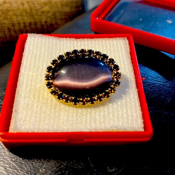 Vintage Beautiful Purple Pendant. Stunning looking on your outfit - Picture 3 of 7